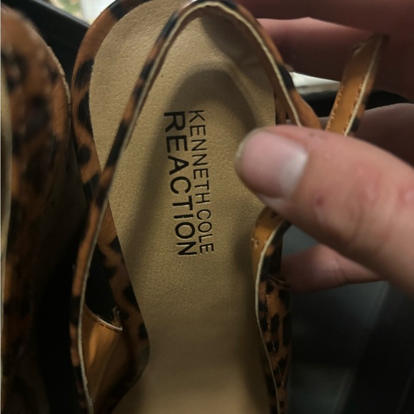 NEW WITH BOX Kenneth Cole Reaction Women’s Animal Print Peep-toe Wedge Cork 7M - Picture 5 of 16